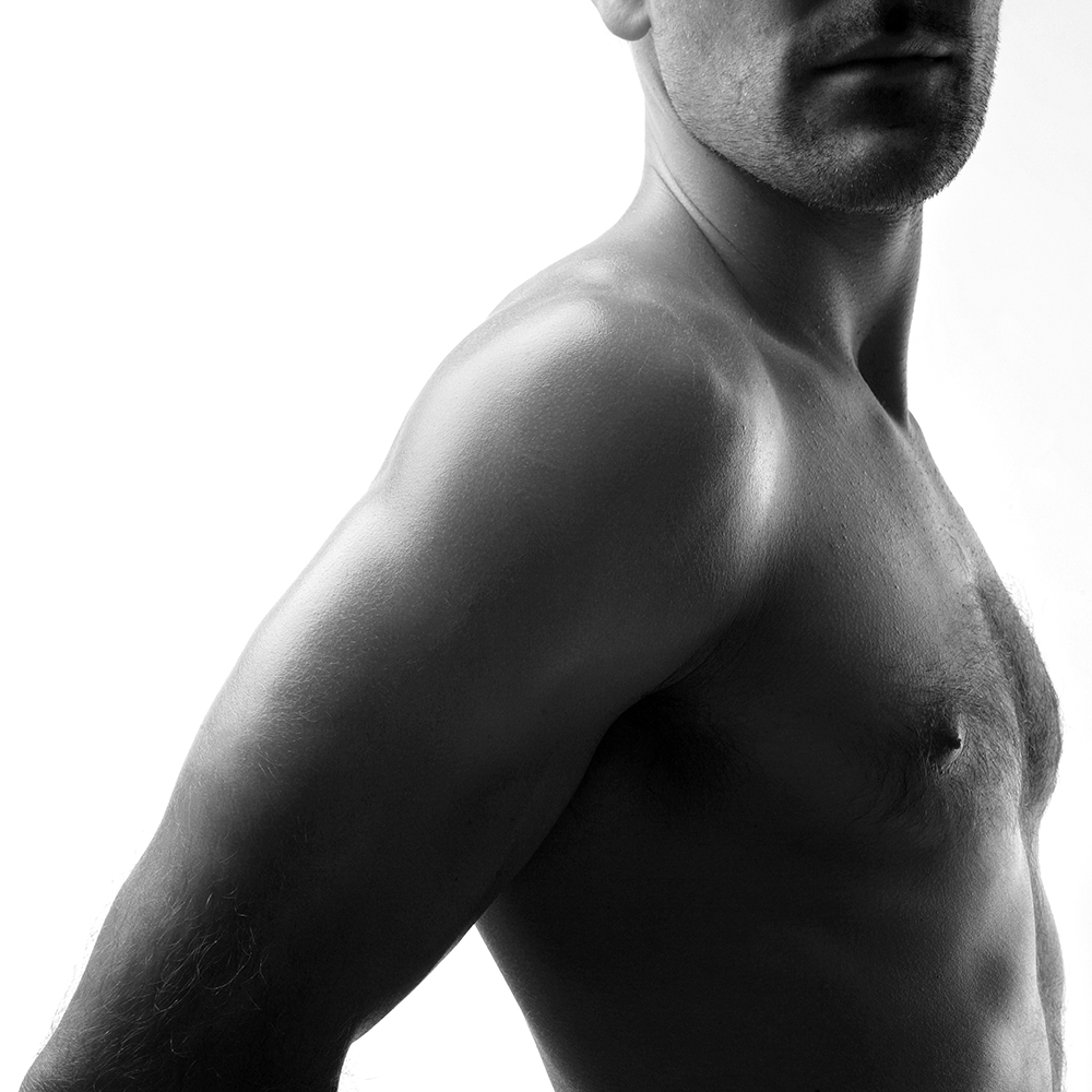 Magparti, bröstparti och hals på man