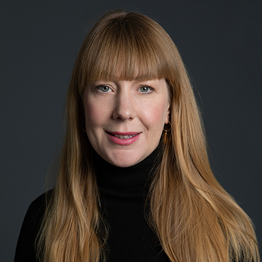 Josefin van der Meer in front of a dark background